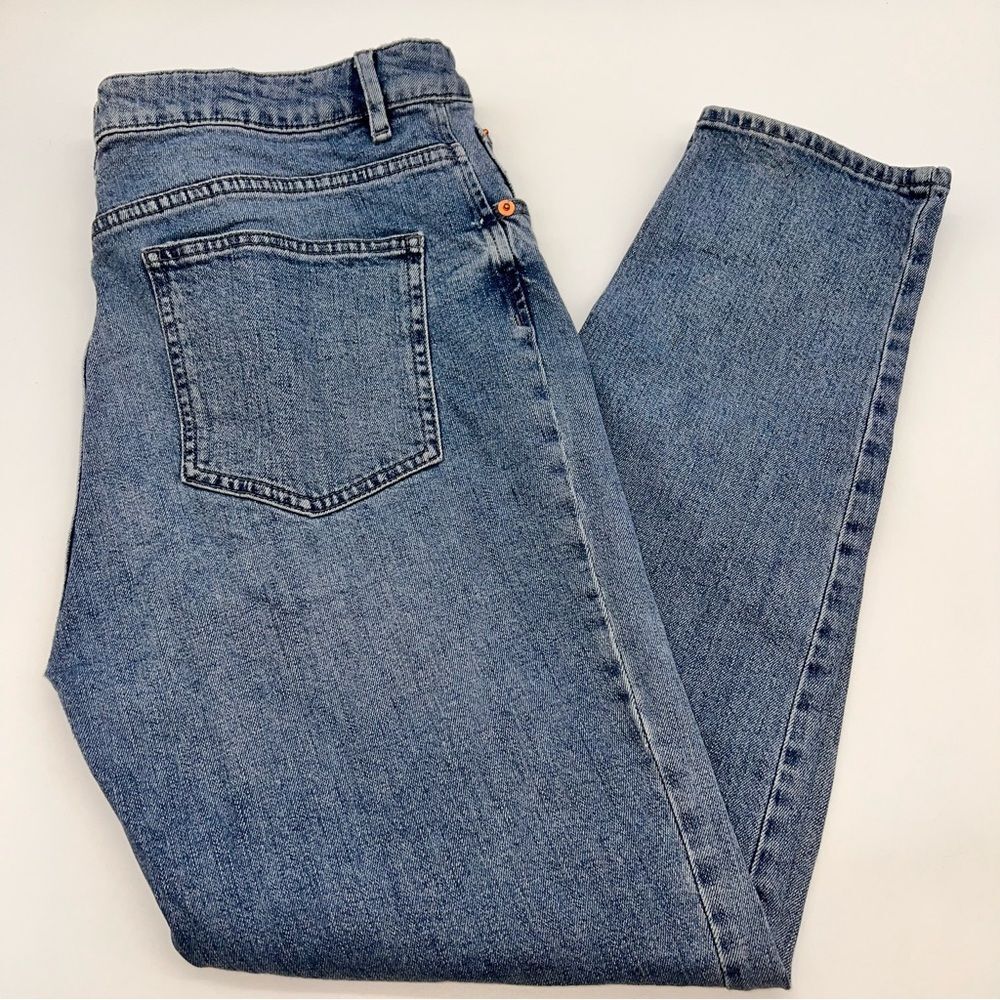 ASOS Men's Medium Wash High Rise Denim Jeans Tapered/Slim Legs Size W34